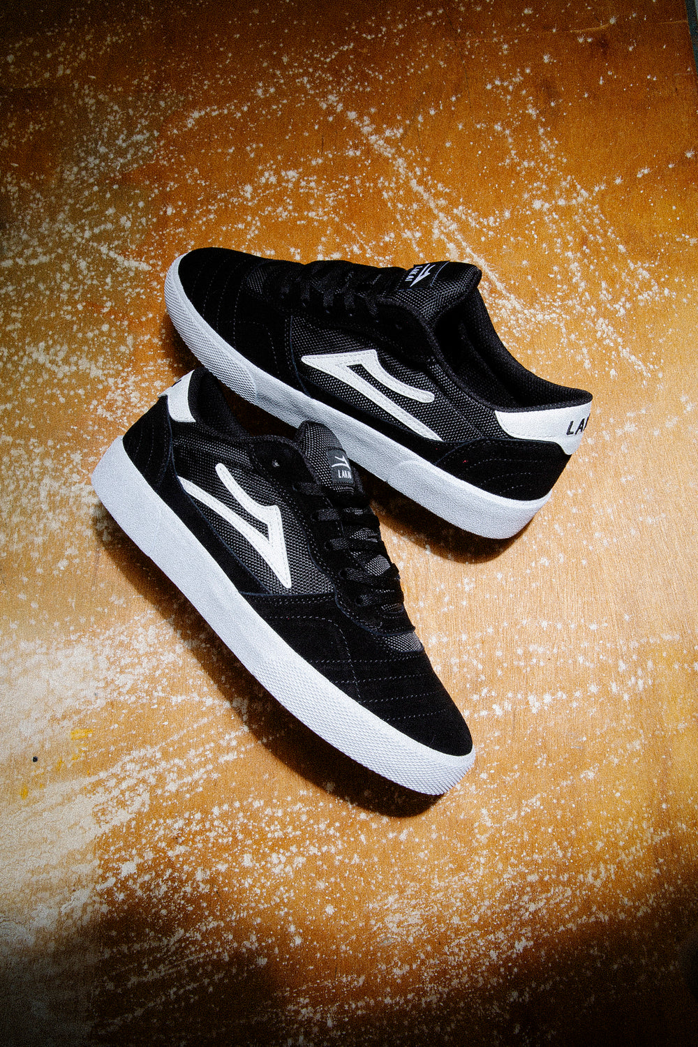 CAMBRIDGE  BLACK/WHITE SUEDE