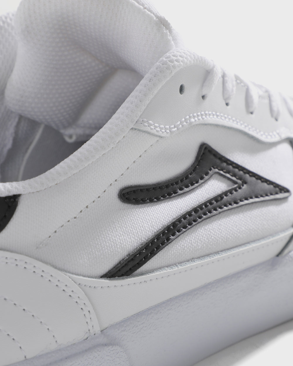 CAMBRIDGE WHITE LEATHER