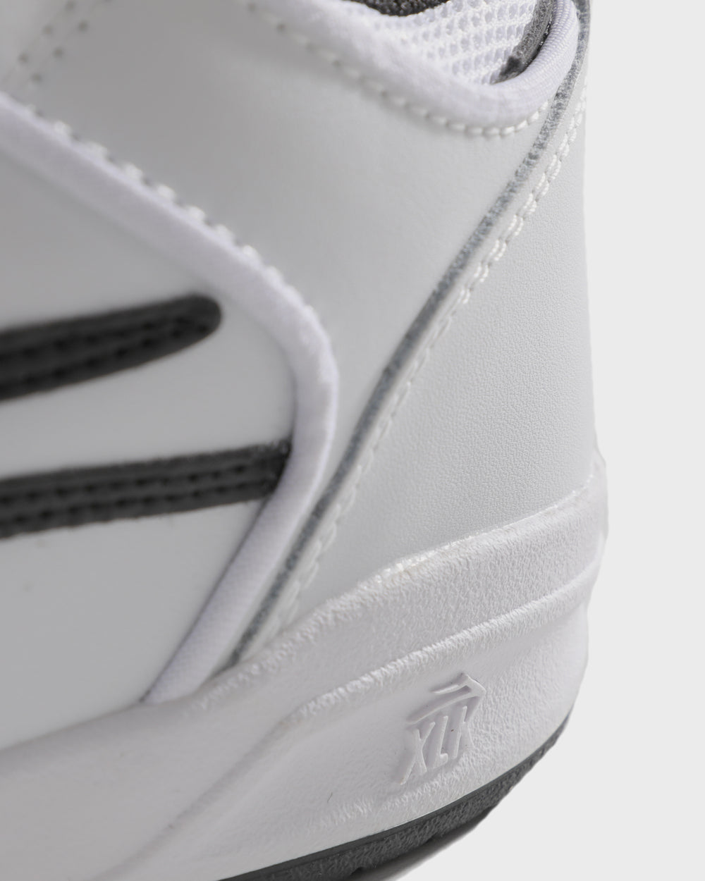 TELFORD LOW  WHITE BLACK LEATHER